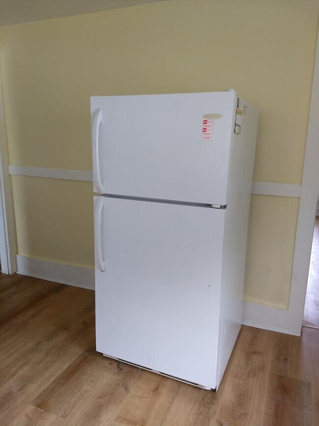 Building Photo - 118-120 W 6th St