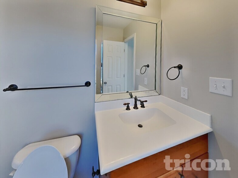 Building Photo - 3009 Softwind Dr