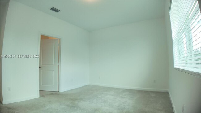 Building Photo - 4612 Hollister Ave