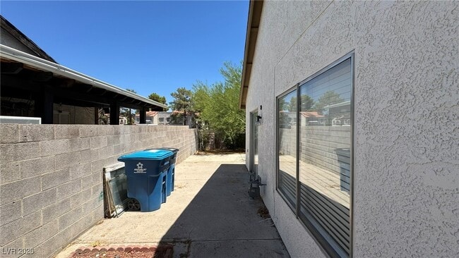 Building Photo - 4754 Willow Crest Ave