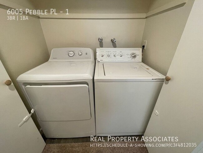 Building Photo - Affordable 3 bed, 1 bath unit w/laundry in...