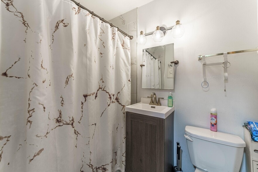 Building Photo - 4343 Wisconsin Ave