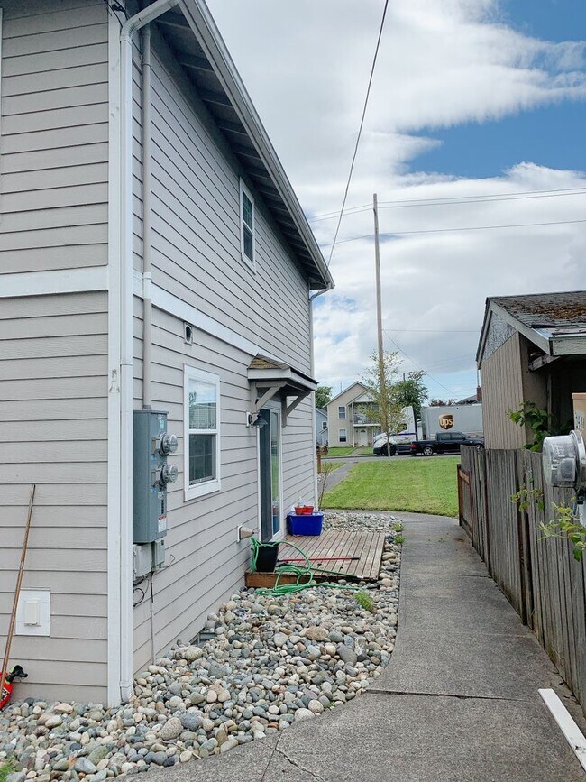 Building Photo - 2430/2434/2436 Pacific Street