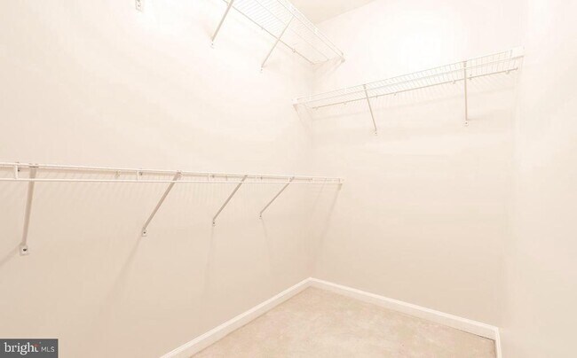 Building Photo - 42999 Edgewater St