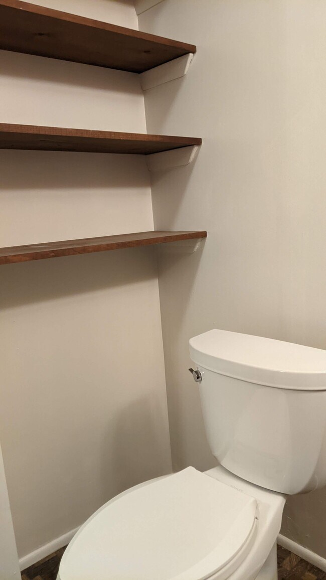 Building Photo - 2100 Glenn Spring Ct