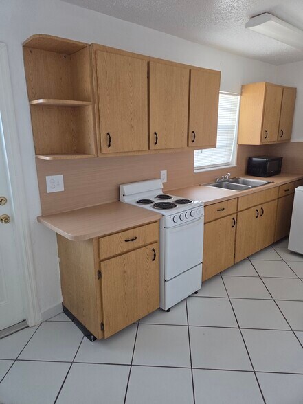 Building Photo - 11455 SW 82nd Ave