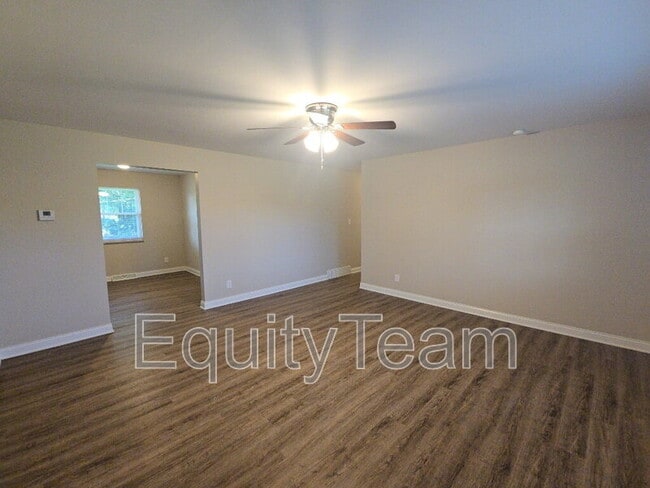 Building Photo - 3517 Mary Ann Dr