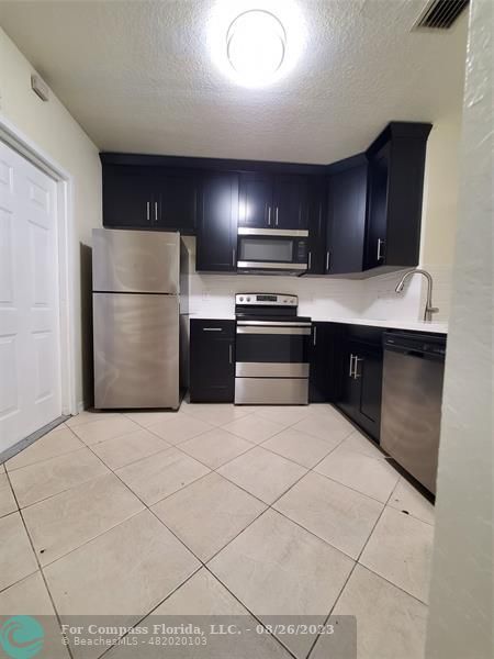 Building Photo - 7661 Tamarac Island Cir