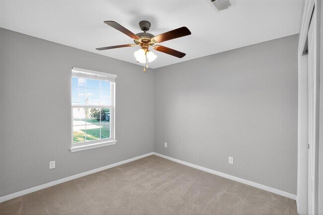 Building Photo - 219 Valley Oaks Loop