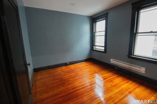 Building Photo - 73 Lounsbury St