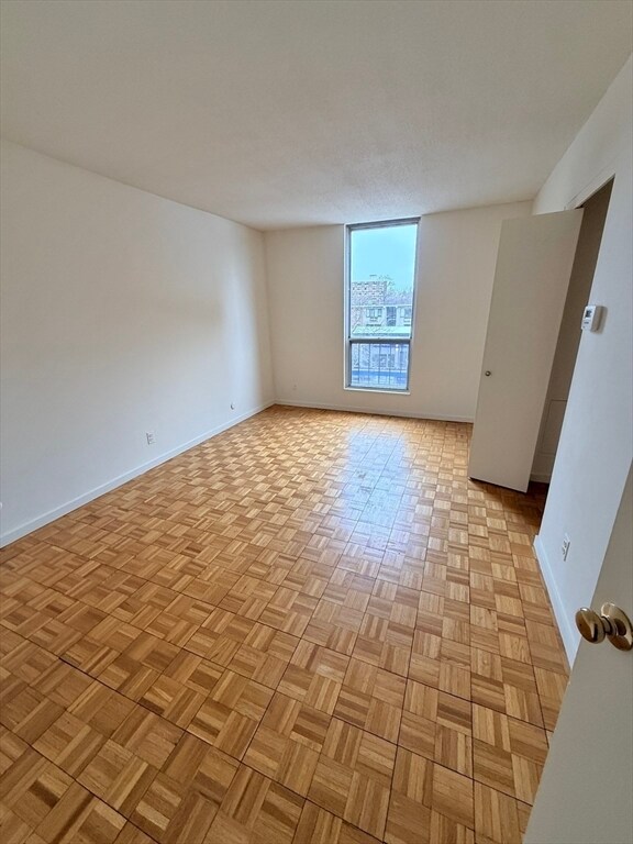 Building Photo - 33 Pond Ave