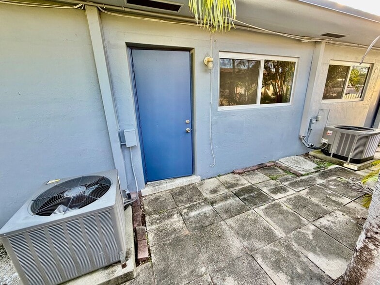 Building Photo - 1821 N 17th Ct