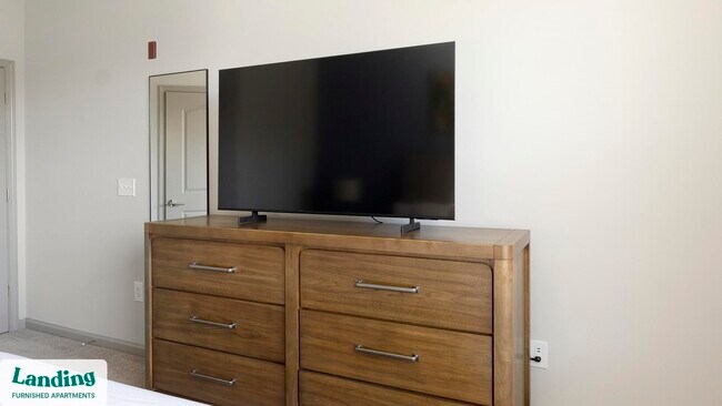 Building Photo - 900 E Six Forks Rd