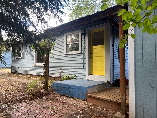 Building Photo - 1-81 Alida St