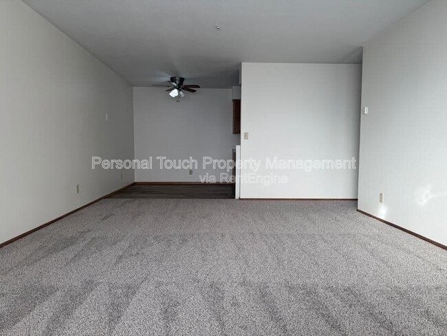 Building Photo - 301 6th St S