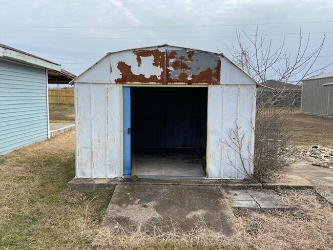 Building Photo - Single-Family Home in Hollister