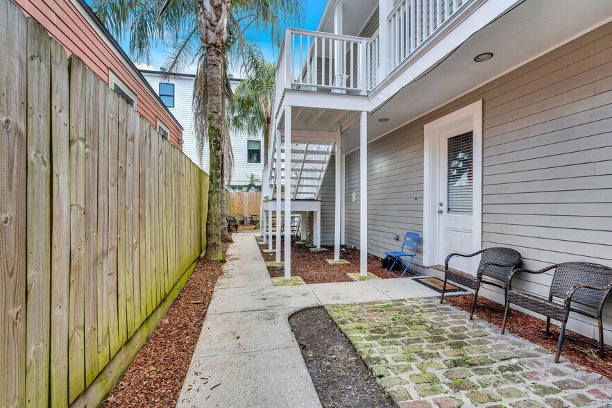 Building Photo - 1836 Baronne St