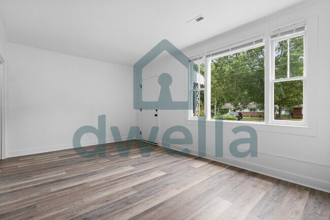 Building Photo - Completely Renovated 3-Bedroom Home | Stunning Kitchen | Convenient Sumter Location