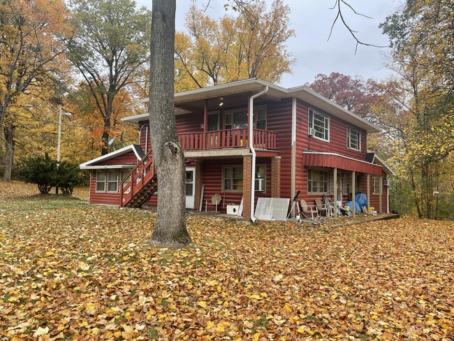 Primary Photo - Log Cabin (Triplex)