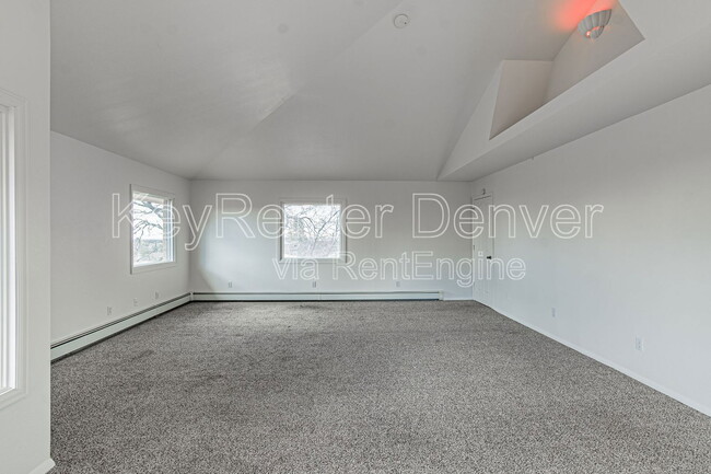 Building Photo - 990 Beech St