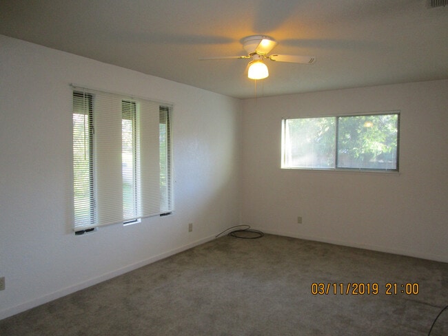 Building Photo - INCREDIBLE LOCATION!!! Quaint and Quiet an...