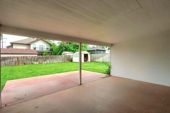 Building Photo - 2 Bedroom single family home in Denver