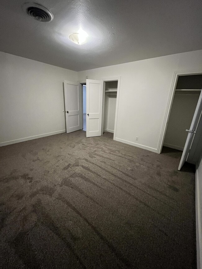 Building Photo - 12 Putnam Ave