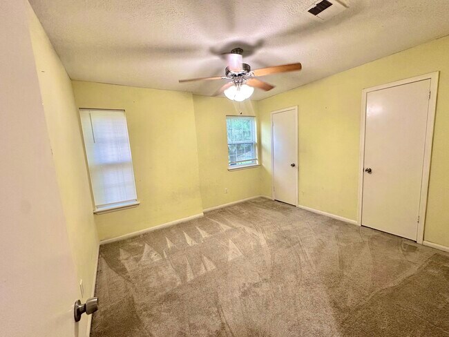 Building Photo - 17502 Cassina Dr