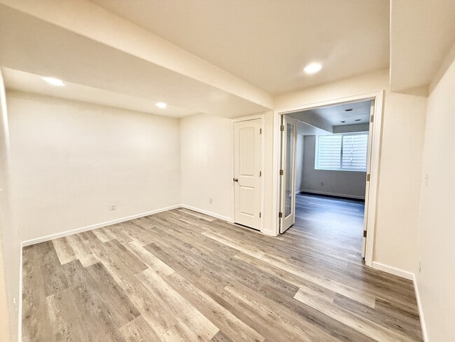 Building Photo - 1952 E 11th St