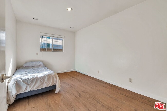 Building Photo - 7121 Arizona Ave