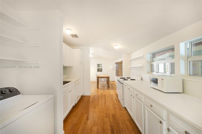 Building Photo - 3041 Calusa St