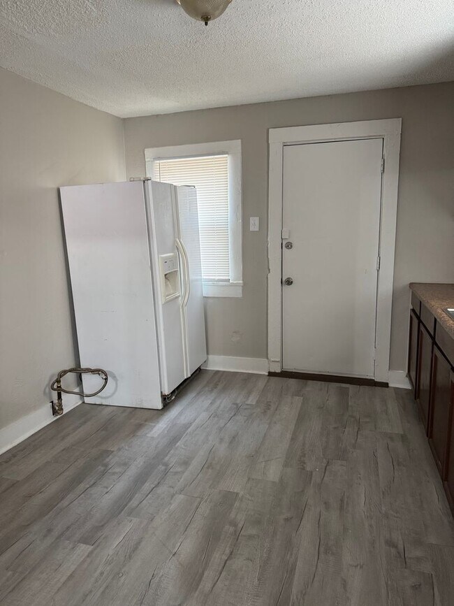 Building Photo - 702 N Buchanan St