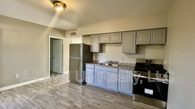 Building Photo - 5745 S Southland Blvd