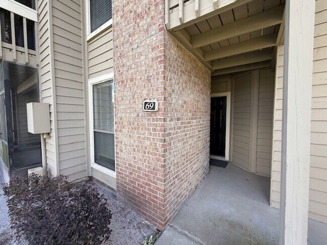 Building Photo - Beautiful Ground-Floor 2 Bedroom, 2 Bathroom Condo in The Landings at Belle Rive!