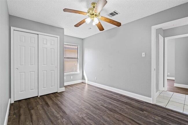 Building Photo - 16207 Parkway Dr