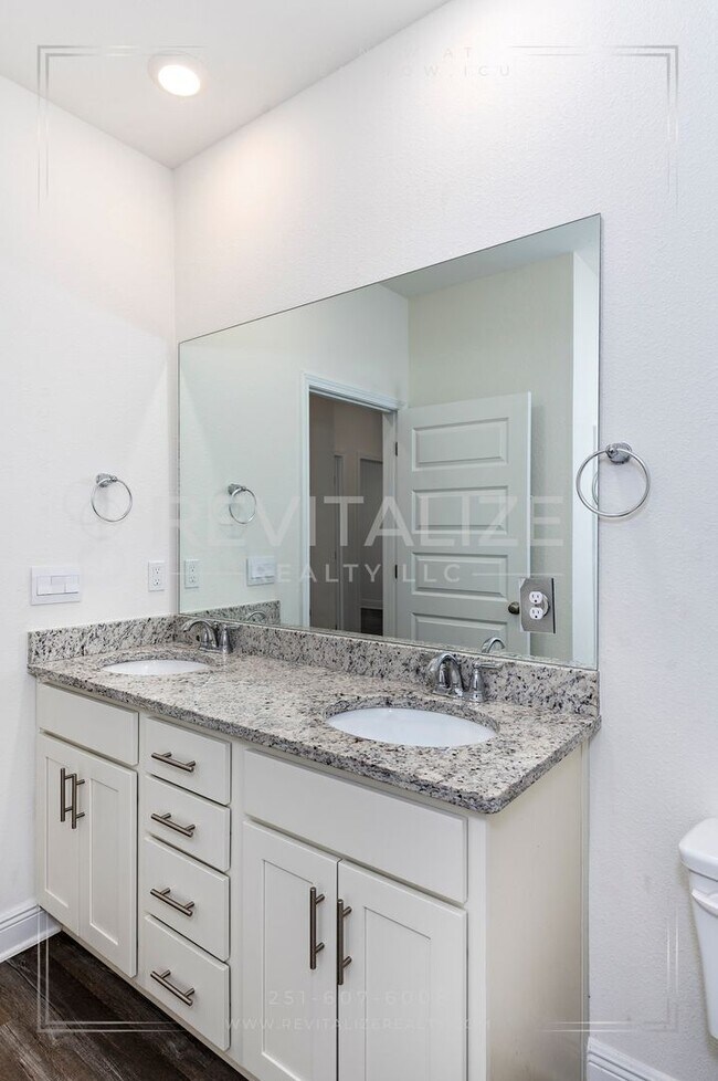 Building Photo - FREE RENT FOR MAY-  4 Bed 2 Bath Daphne Home in Jubilee Farms