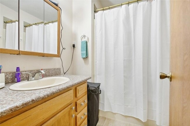Building Photo - 2204 Gallant Dr