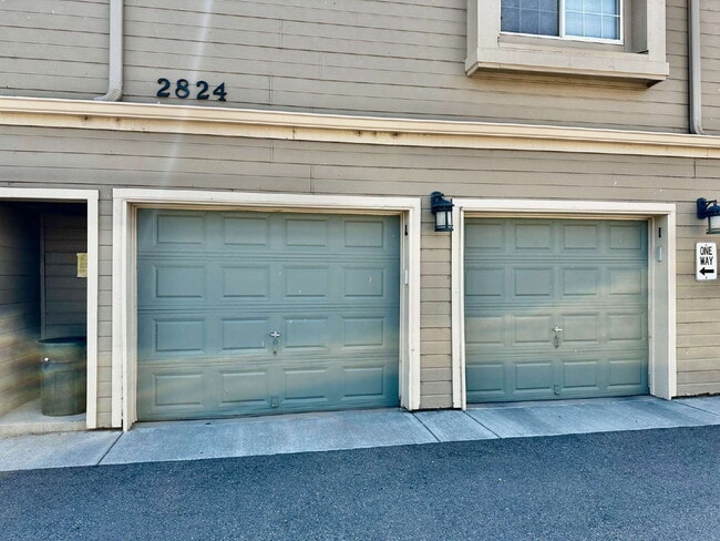Building Photo - "Spacious 2-Bed, 2-Bath Condo with Pool Ac...