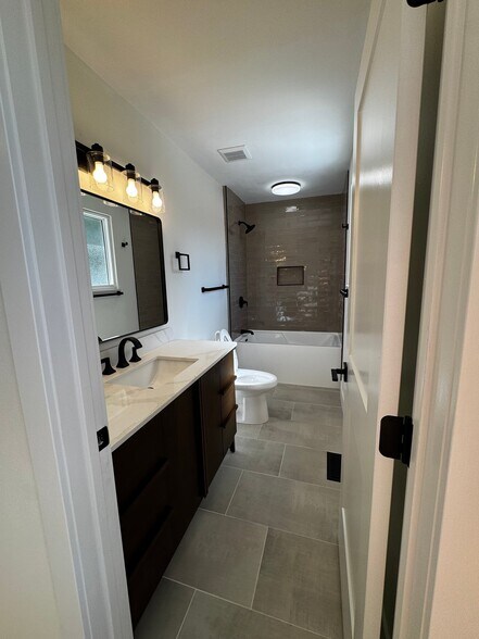 Building Photo - 10543 S Weeping Willow Dr