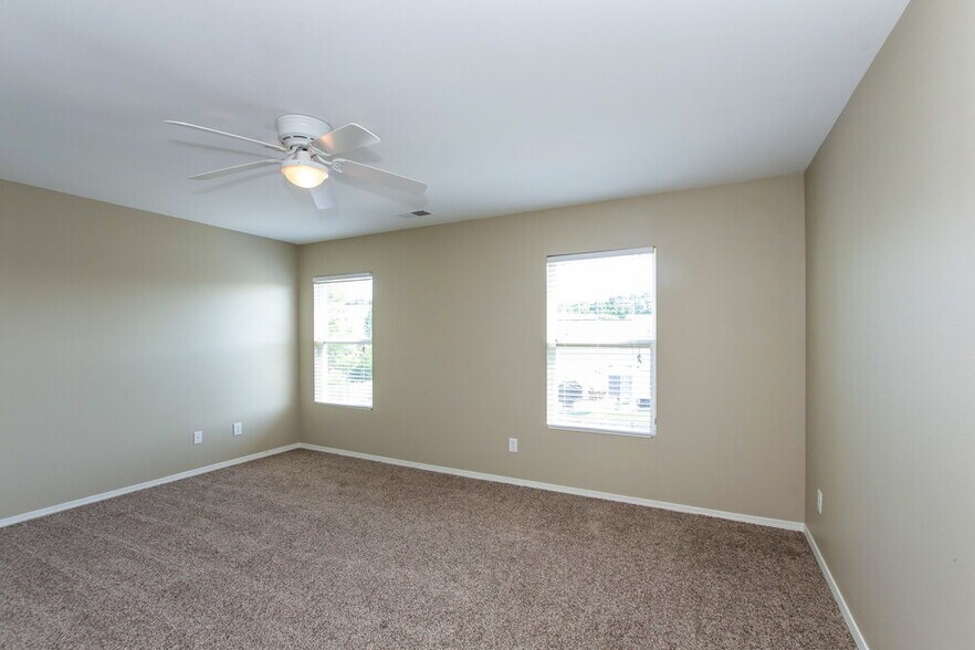 Building Photo - 1928 Slumber Oaks Ct