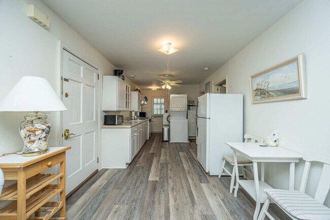 Building Photo - 816 E Cooper Ave