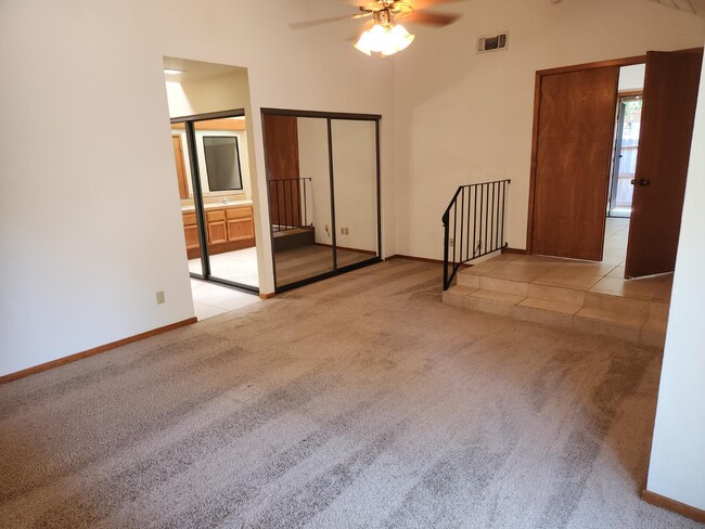 Primary Photo - 3185 W Spruce Ave