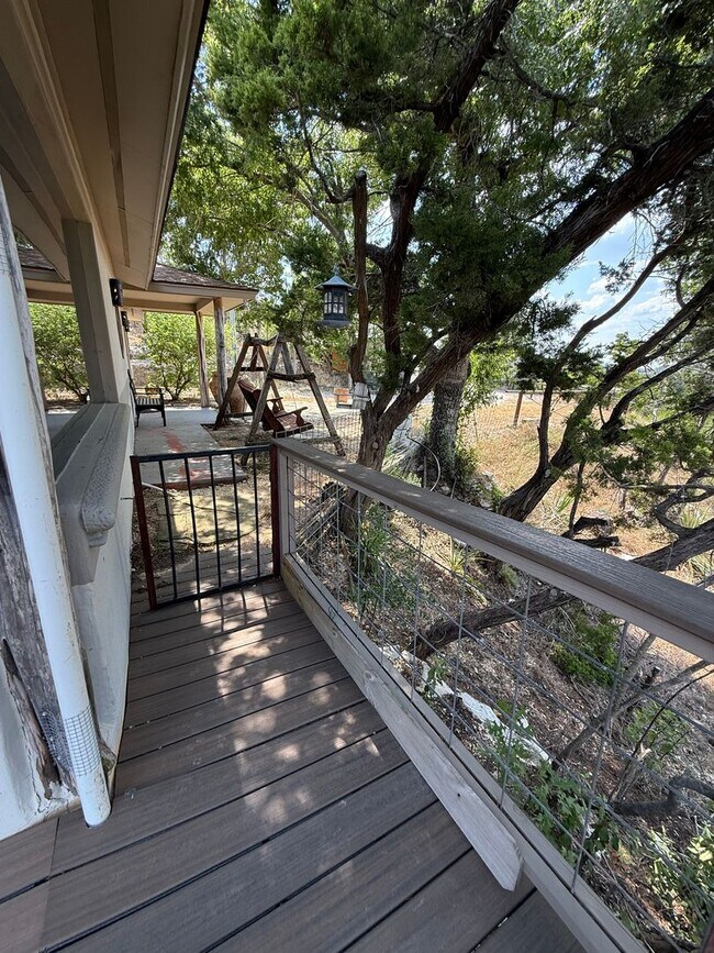 Building Photo - NEW ON MARKET