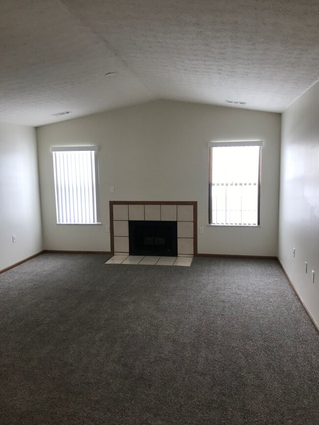 Building Photo - Two bedroom, Two Bath Condo in Springfield...