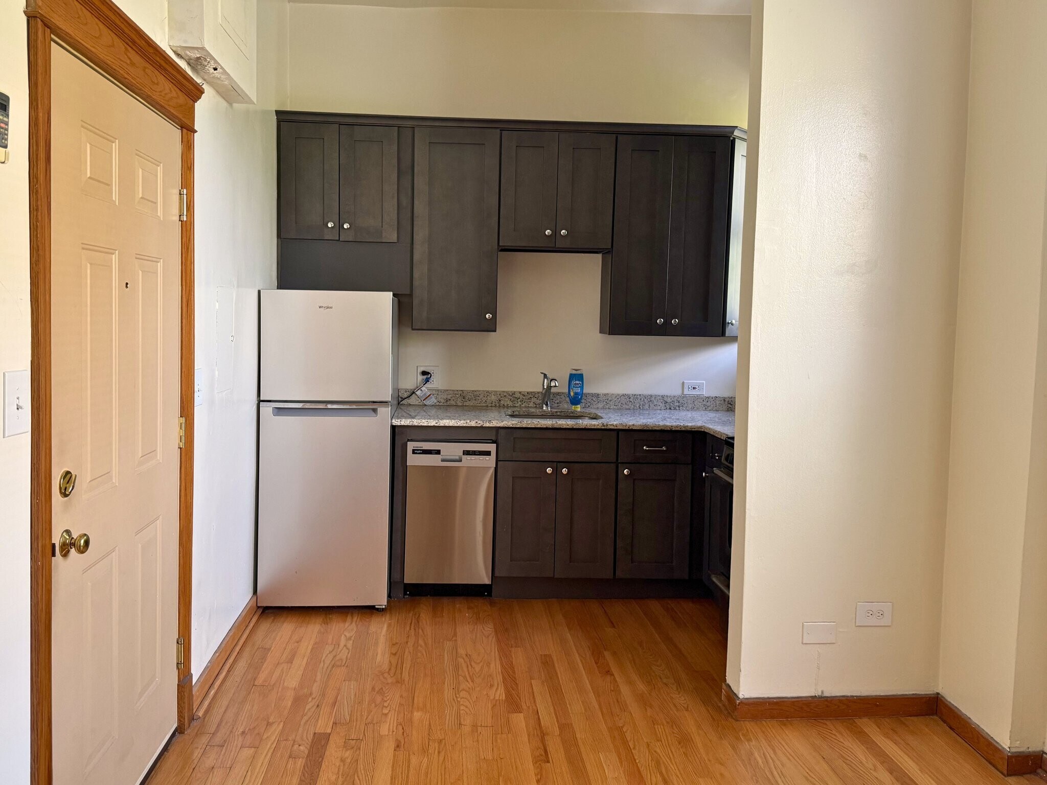 Building Photo - 611 W Briar Pl