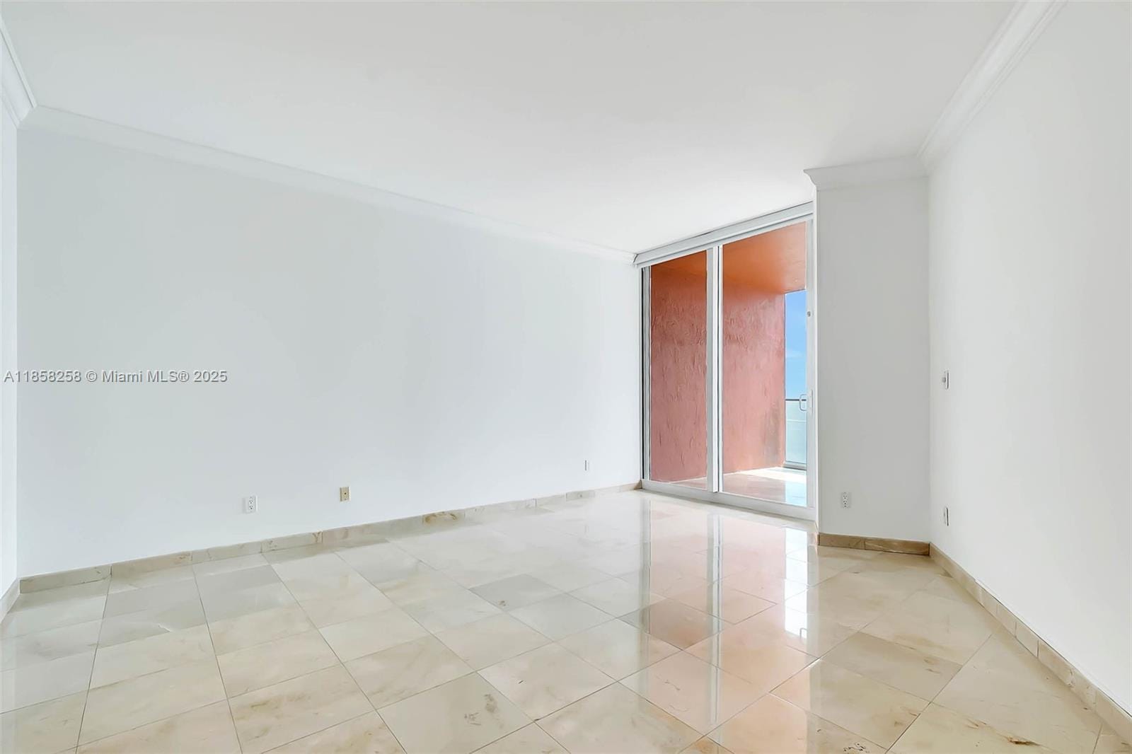 Building Photo - 300 S Pointe Dr