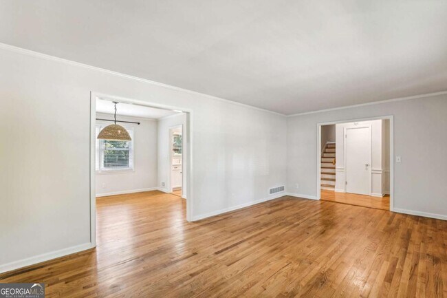 Building Photo - 190 Thompson Pl