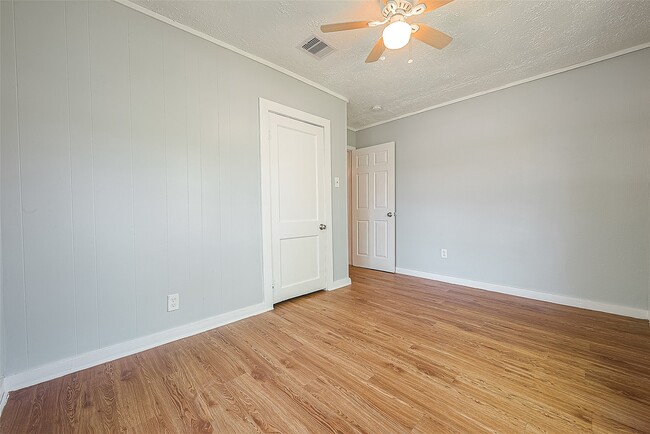 Building Photo - 4810 Carmen St