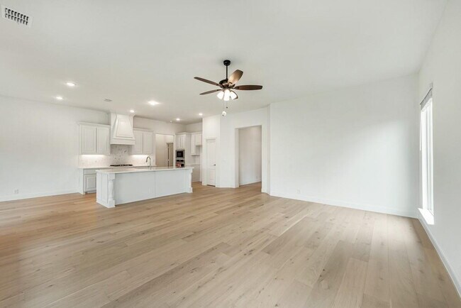 Building Photo - Spacious 4-Bedroom Retreat with 3 Full Baths – Your Modern Sanctuary Awaits in Justin, TX!