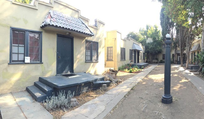 Primary Photo - 1148-1154 N Mariposa Ave